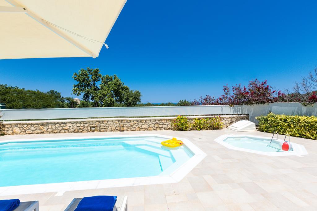 Deluxe Villa Ianthos - Outdoor Hot Tub & Kids Pool Gálosz Kültér fotó