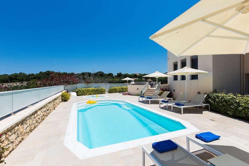 Deluxe Villa Ianthos - Outdoor Hot Tub & Kids Pool Gálosz Kültér fotó